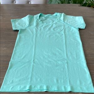 Lululemon Athletica Light Green Short Sleeve Top
